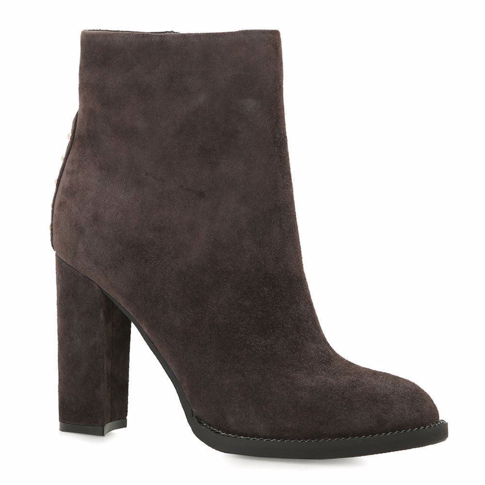 Ботинки осенние на каблуке
Ботинки осенние на каблуке