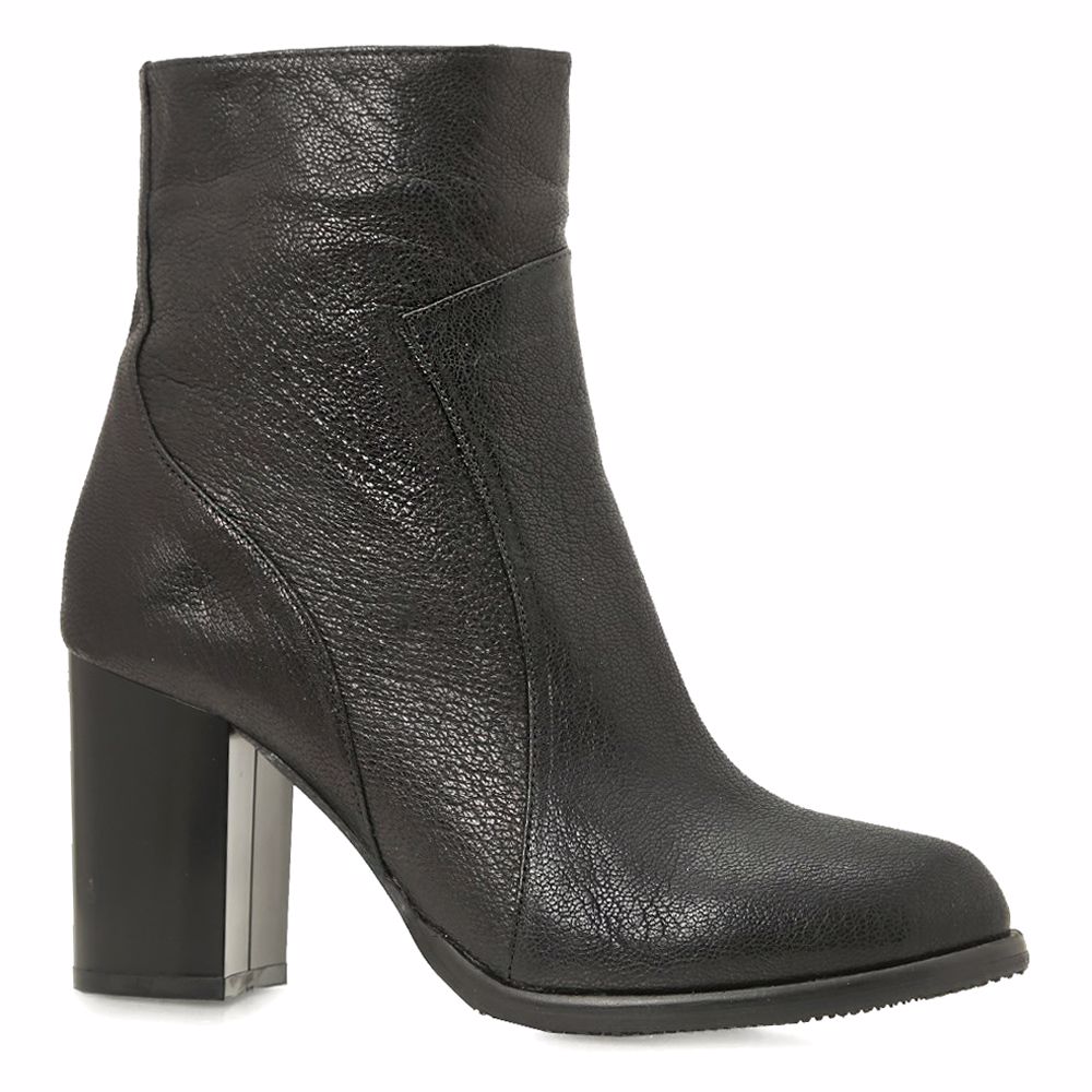 Ботинки зимние на каблуке
Ботинки зимние на каблуке