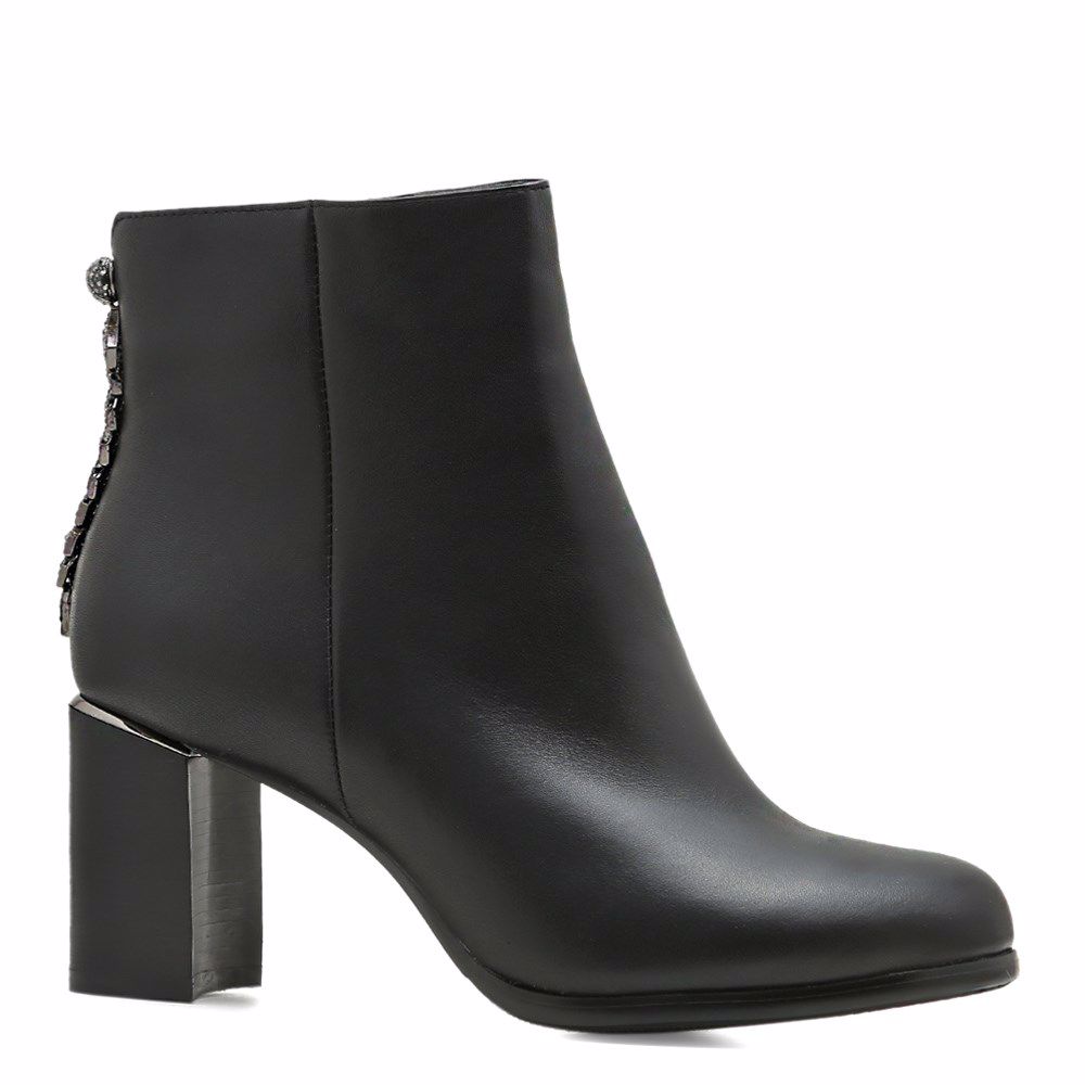 Ботинки зимние на каблуке, Черный
Ботинки зимние на каблуке, Черный