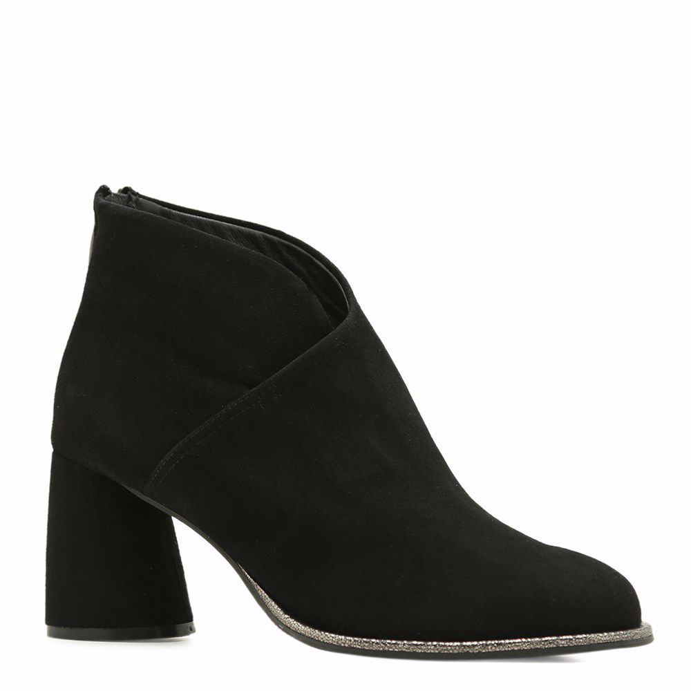 Ботинки осенние на каблуке, Черный
Ботинки осенние на каблуке, Черный