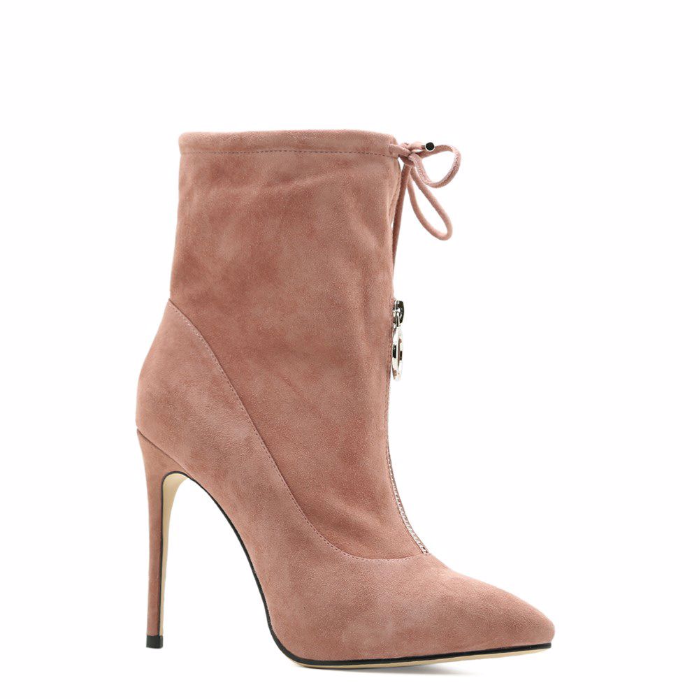 Ботинки весенние на каблуке
Ботинки весенние на каблуке