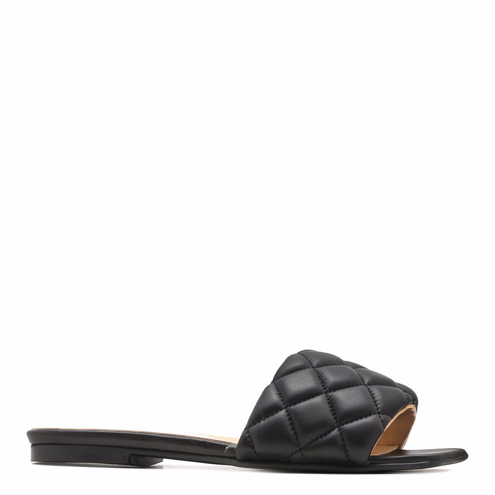 Шльопанці на низькому ходу, Чорний